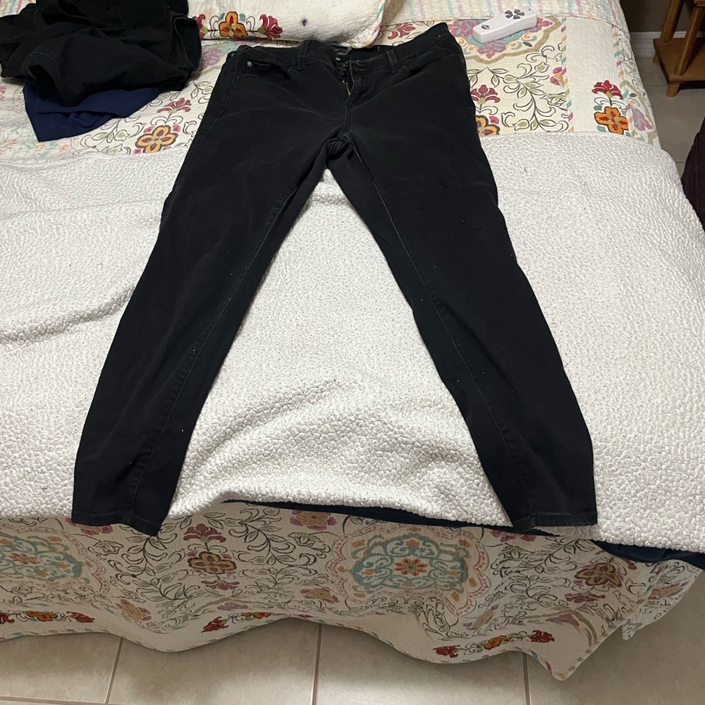 Plus size 18T Torrid Black Super Soft Jegging Waistband 3 buttons. - Picture 2 of 2
